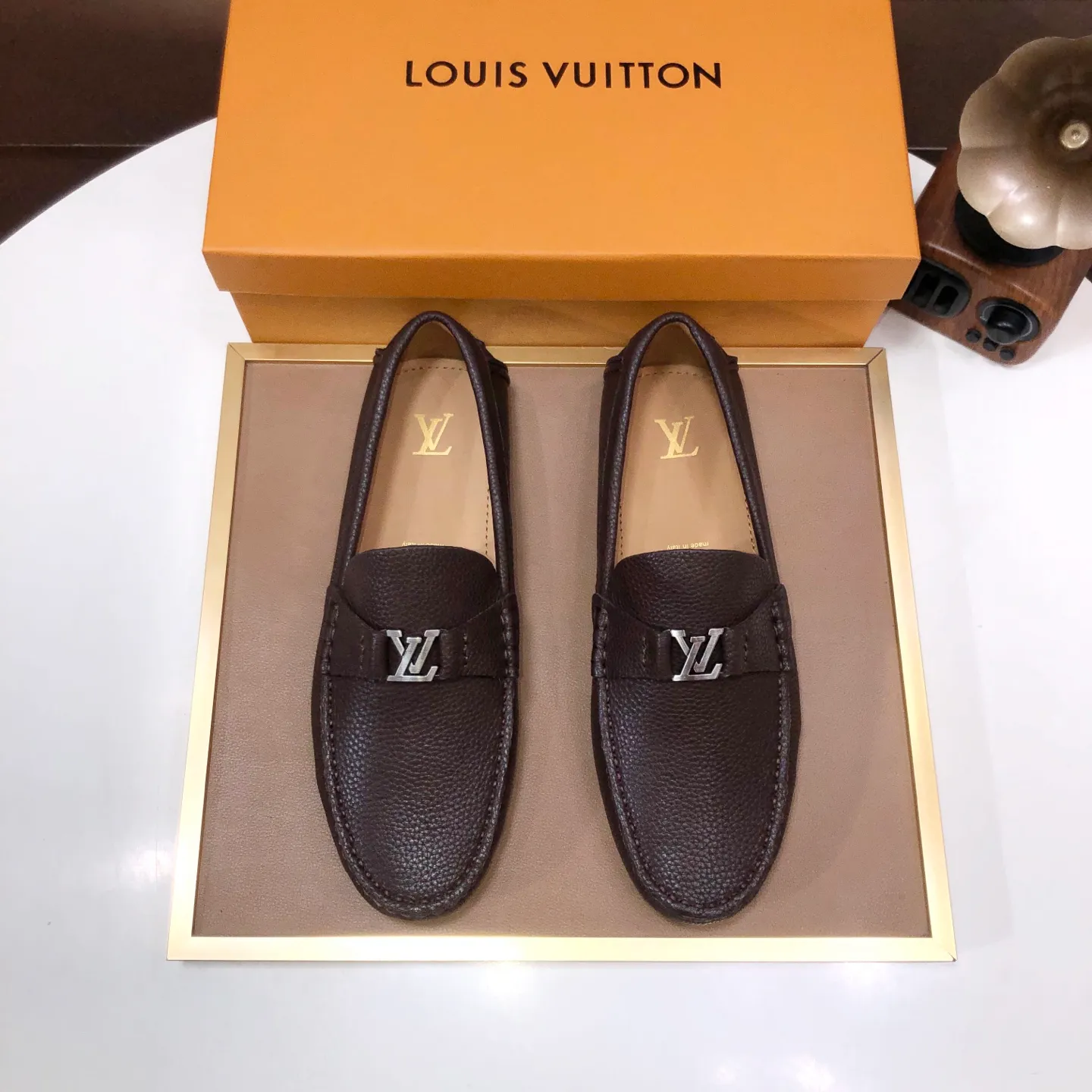 Men's men's shoes 💰420💰 [LV Doudou shoes] (water-dyed cowhide lining) new model is on the market, available on the official website. The new Doudou shoes are processed into single-color materials, and the uppers are made of imported cowhide material. The body of the shoe is fully hemmed with mark thread, and is lined with imported original cowhide leather. The elegant shoe shape is super suitable for all-matching, and the size is 38-44.